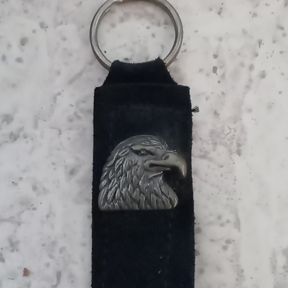 Free with bundle :Mag flashlight Eagle belt buckle Eagle fringed key holder. - Picture 4 of 8